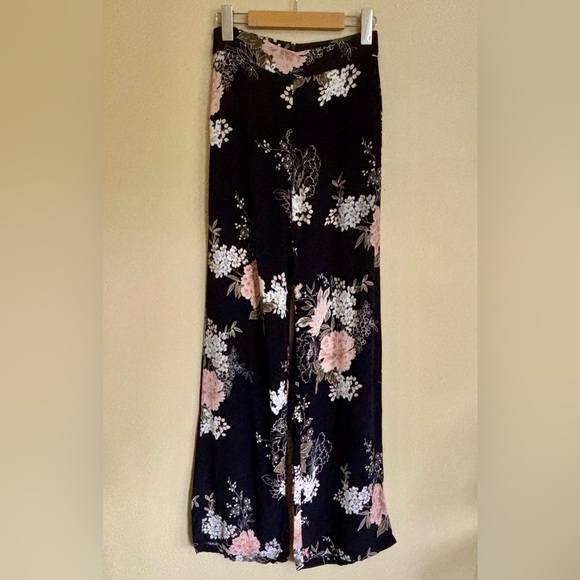 Dynamite| Gorgeous Black Pink White Floral Wide Leg Trouser Pants Sz XS - Picture 1 of 6